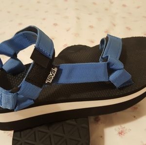 Blue strap platform black and white Teva sandal